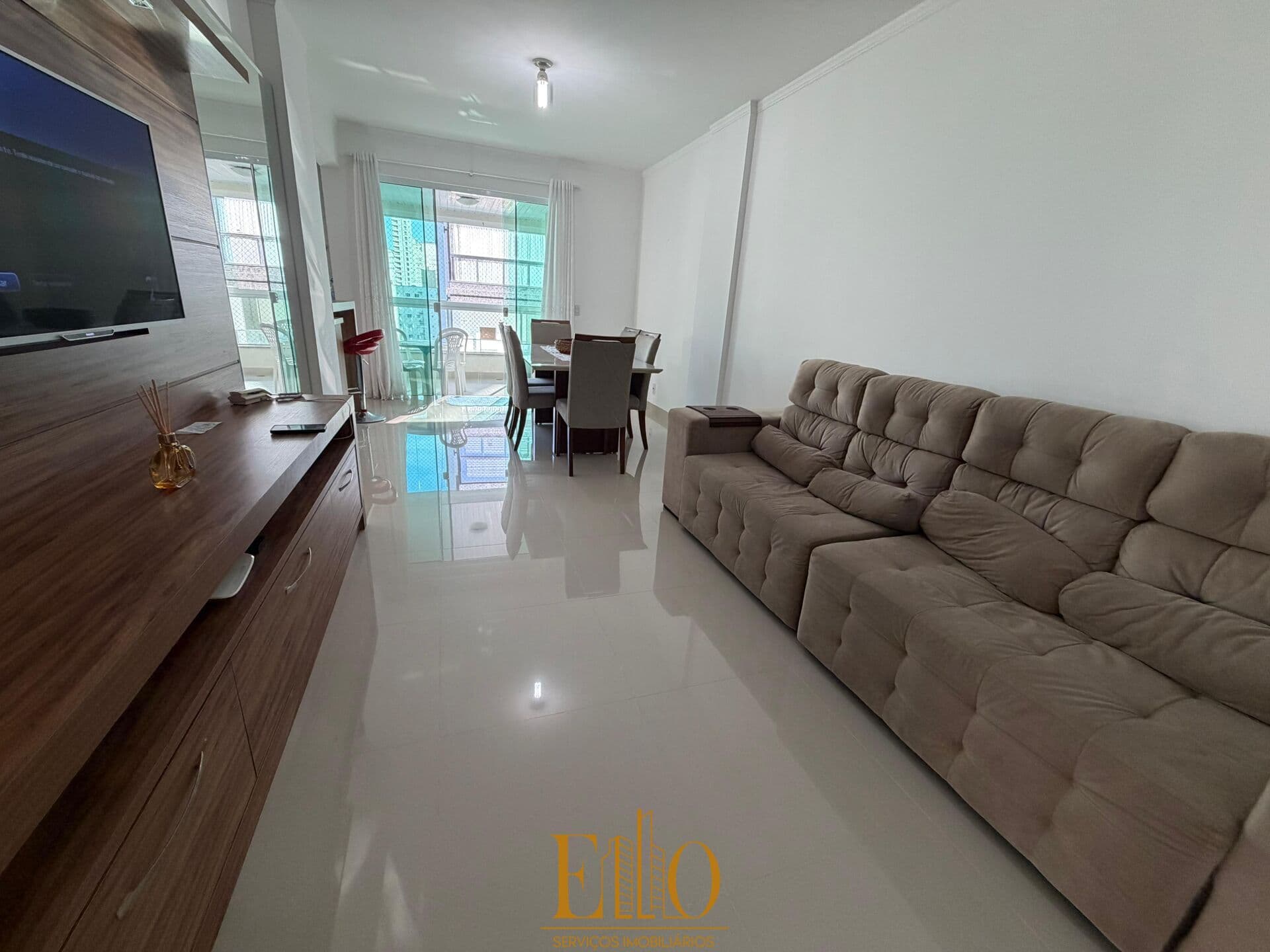 Apartamento à venda no bairro Meia Praia, com 3 dormitórios sendo uma suite com área de lazer completa com 3 vagas de garagem individual - Itapema/SC