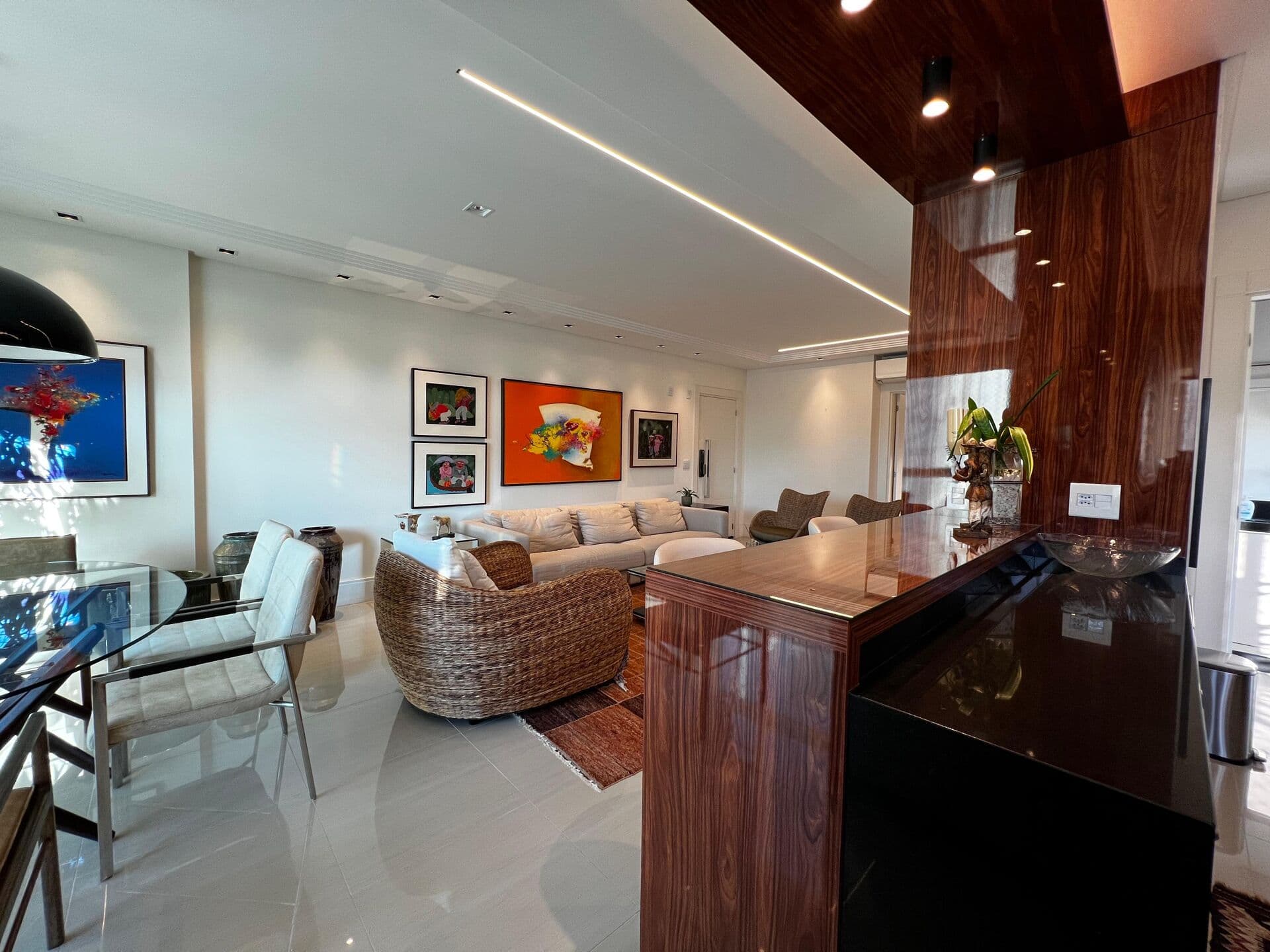 Edifício Pacoste Home, Mobiliado em Balneário Camboriú - SC 02 Suítes + 2 DEMI e 04 Vagas.