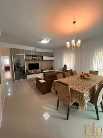 Apartamento mobiliado à venda, Edifício Classic, 03 Suítes sendo 01 master e 02 Vagas privativa. 200 metros MAR.
