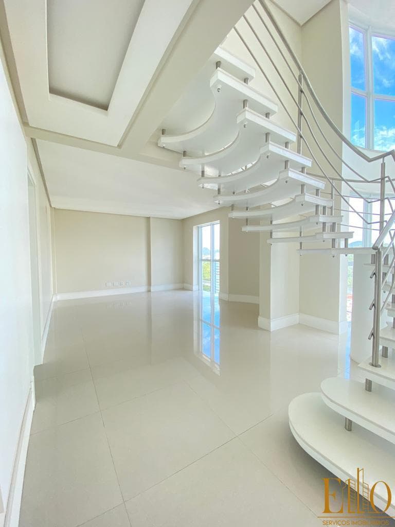 Apartamento à venda no bairro Meia Praia em Itapema/SC