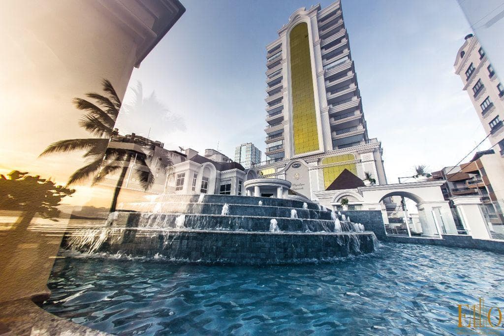 Edifício Magnifique Imperiale, 04 Suítes + 02 Vagas. Prédio Frente Mar na Meia Praia em Itapema/SC