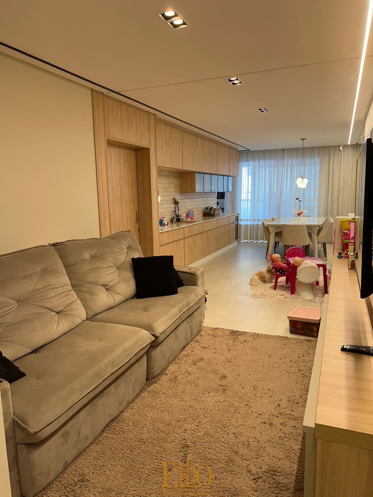 Apartamento Alto Padrão Diferenciado. 03 Suítes + 02 Vagas. Meia Praia em Itapema/SC