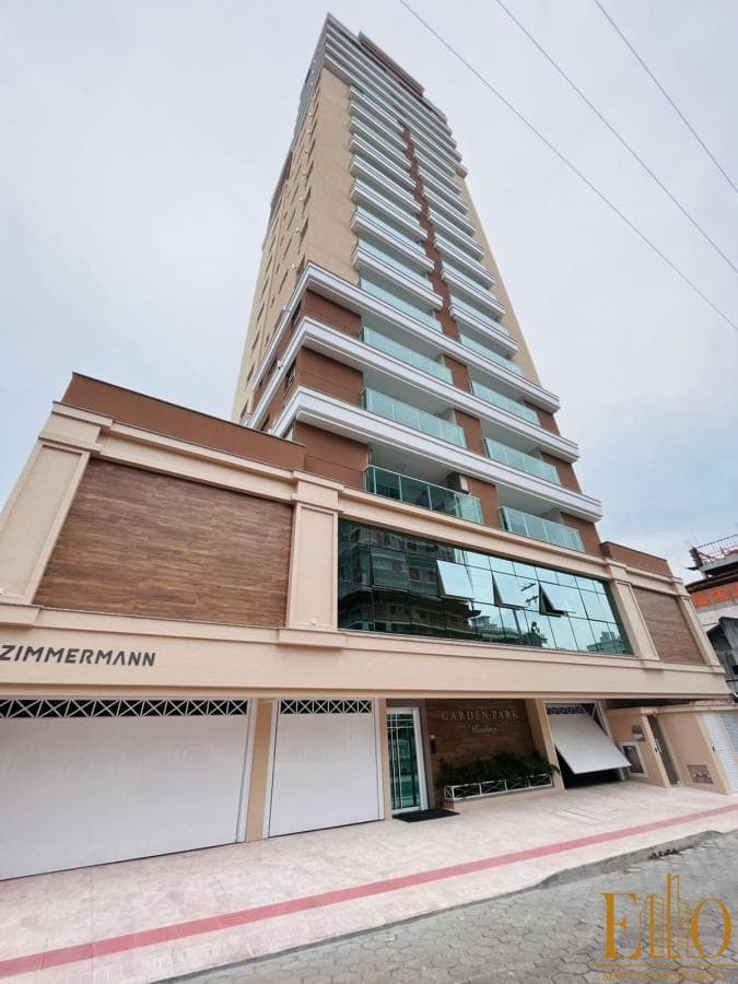 Apartamento à venda no bairro Meia Praia em Itapema/SC