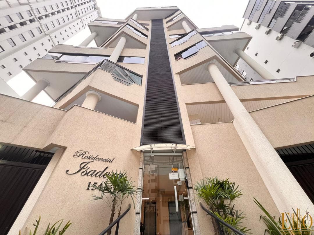 Apartamento com área externa, próximo ao MAR! 01 Suíte + 02 dormitórios. Meia Praia em Itapema/ SC
