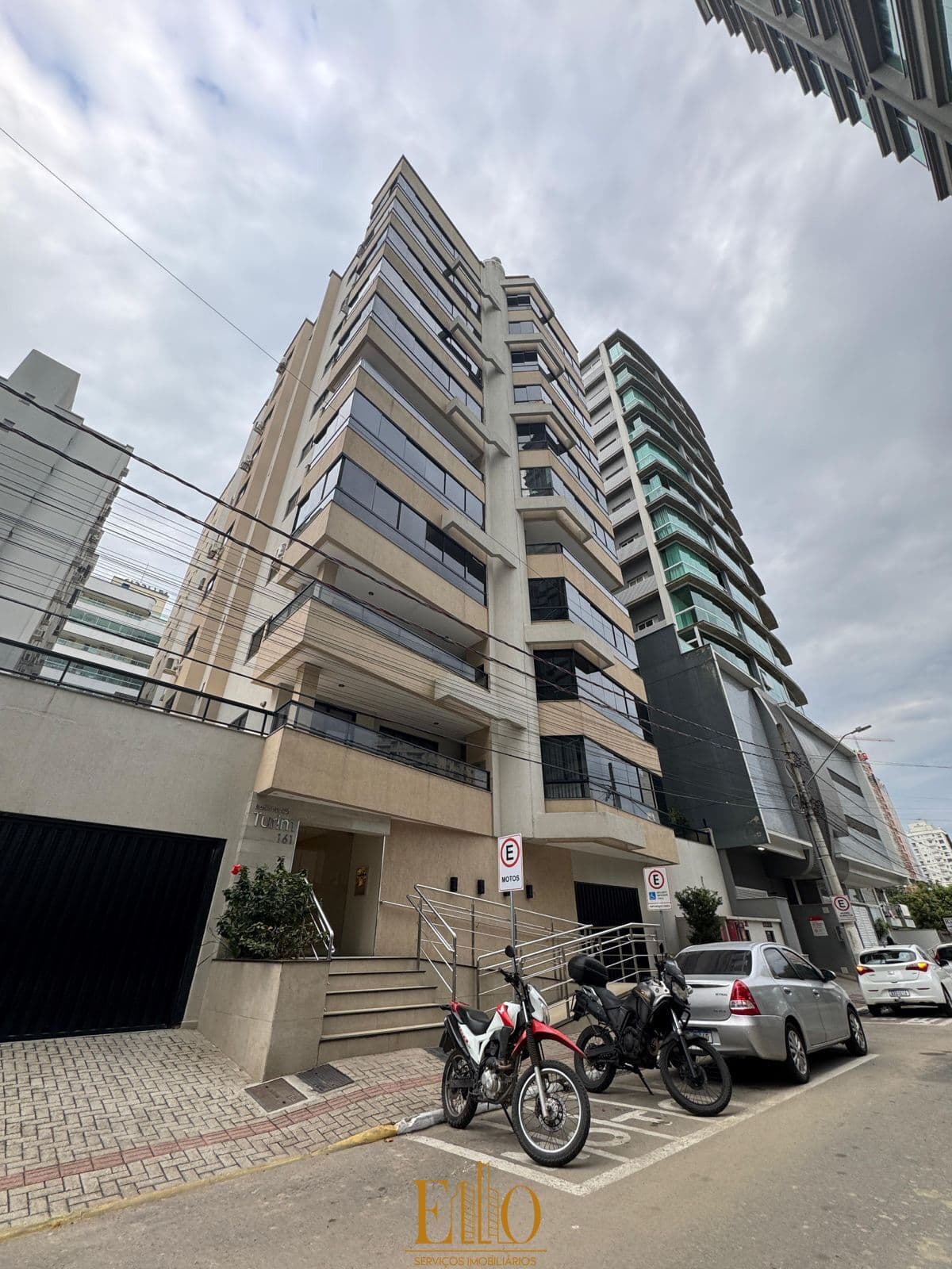Apartamento com 03 Dormitórios sendo 01 suíte, 01 vaga de garagem. com vista mar! pronto pra morar!