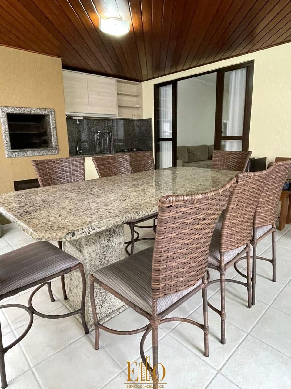 Apartamento com 3 dormitórios no edifício Trento Mar em Meia Praia/Itapema