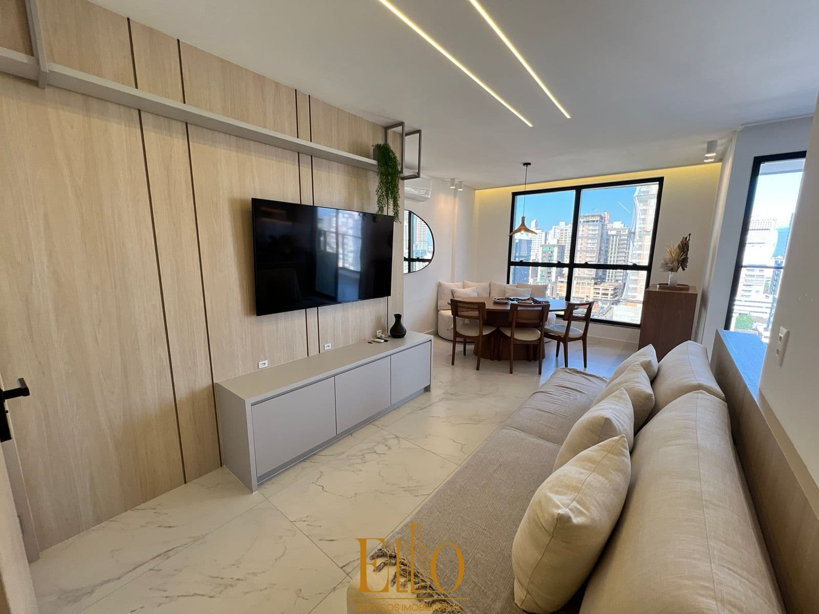 Apartamento no Edifício Bourbon, 03 Suítes sendo 01 Demi'Suíte - Meia Praia em Itapema /SC