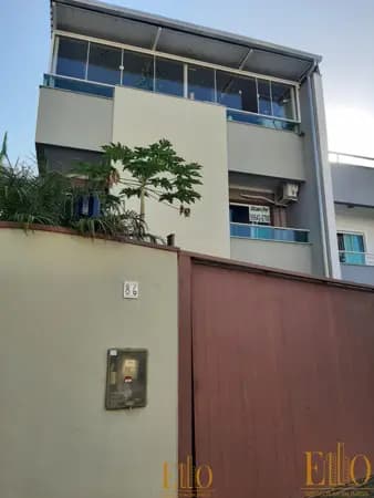 Sobrado triplex à venda na Praia dos Amores em Balneário Camboriú, 3 Suítes + 03 Vagas