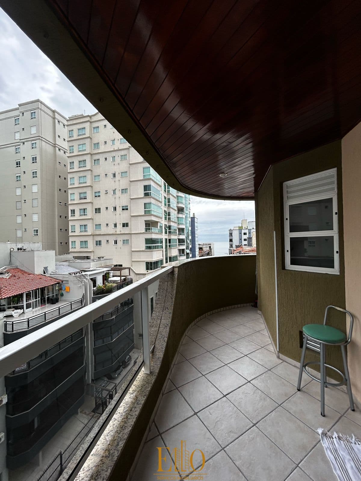 Apartamento à venda na QUADRA MAR, 02 Suítes + 01 dormitório e 1 Quarto. Meia Praia em Itapema /SC
