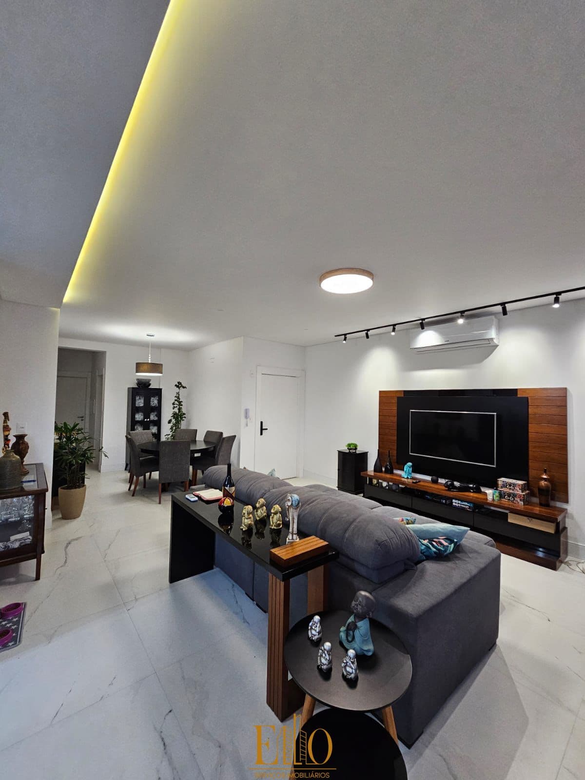 Apartamento Ed. Carmel a 200 metros do Mar – 3 Suítes e 3 Vagas de Garagem, Meia Praia em Itapema/SC