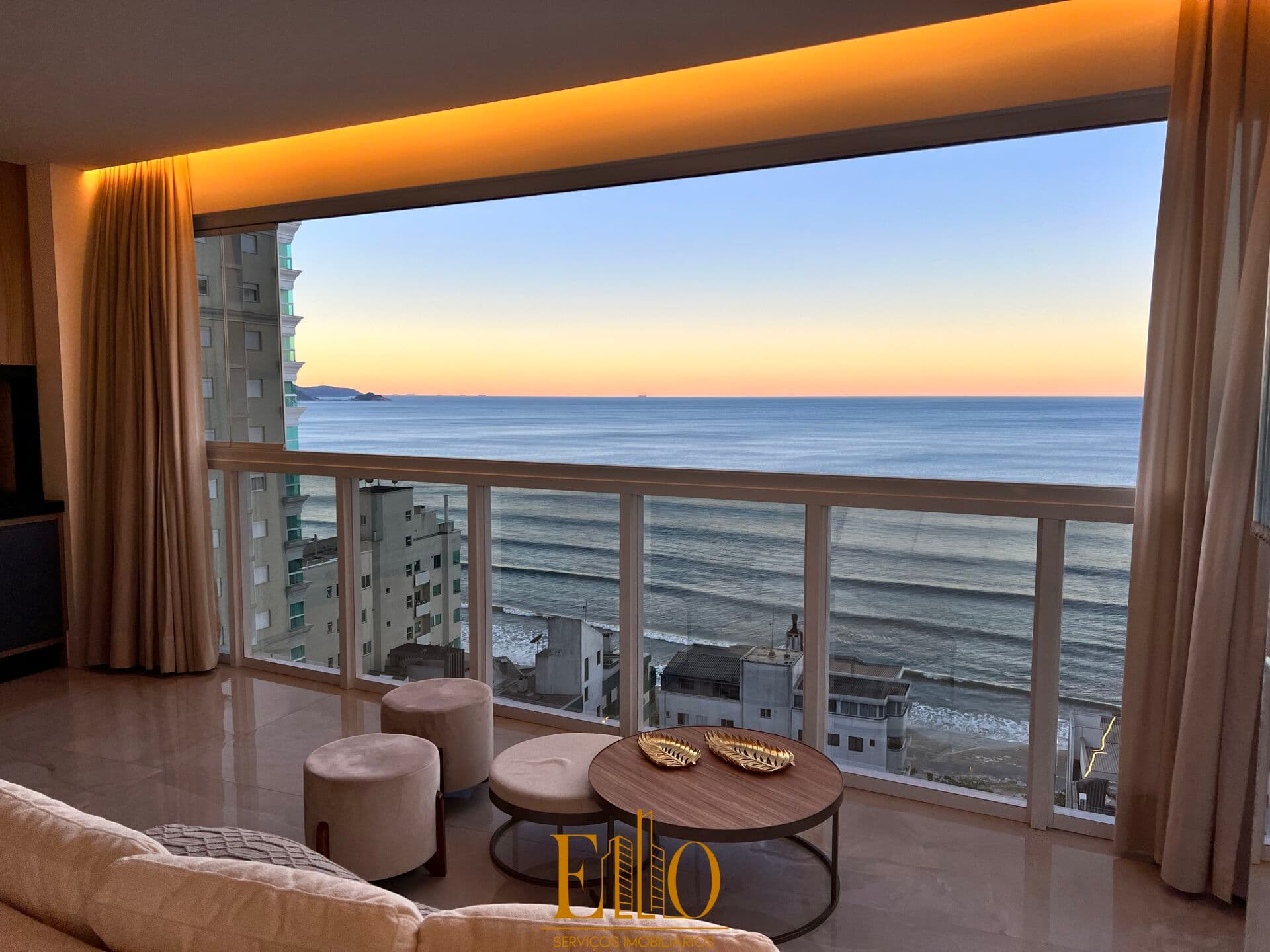 Apartamento de Altissímo Padrão, 04 Suítes + 03 Vagas. 197 metro. Vista MAR! Meia Praia em itapema - SC