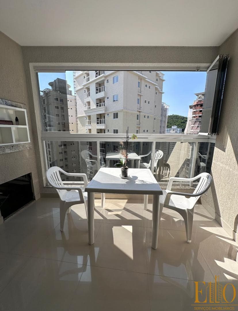 Apartamento à venda no bairro Meia Praia em Itapema/SC