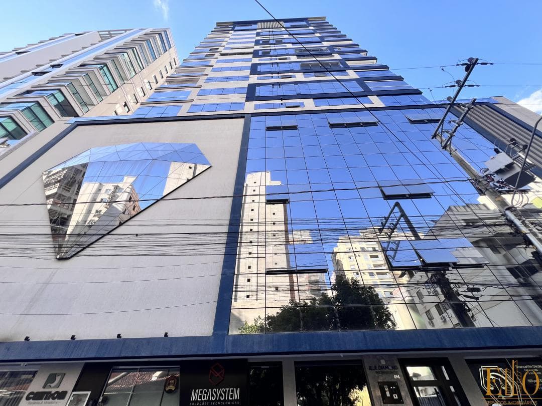 Apartamento Edifício Blue Diamond, 03 Suítes e 03 Vagas. Meia Praia em Itapema. Mobiliado