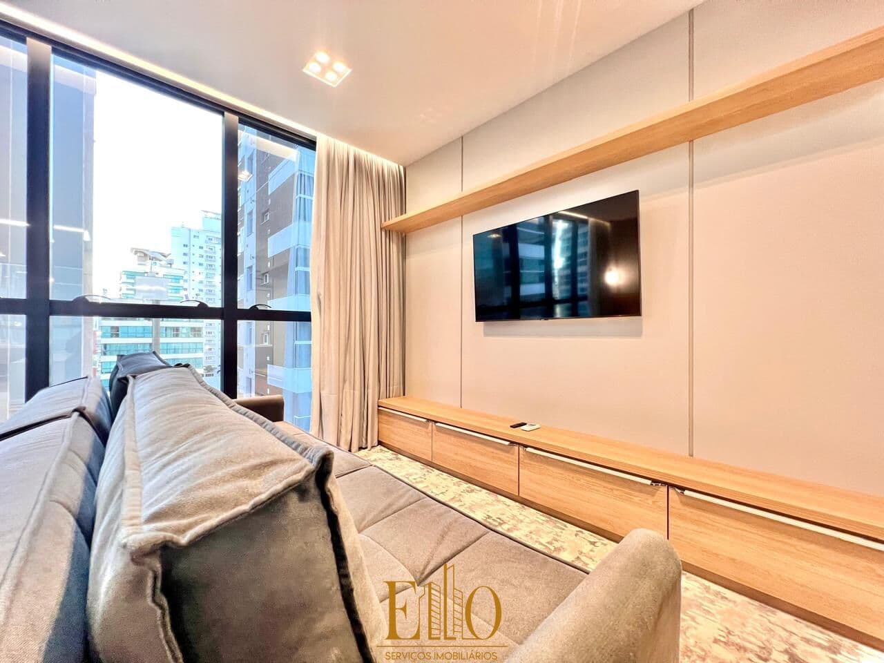 Flat alto padrão à venda, pronto para morar e rentabilizar! Mobiliado, Alto padrão. A 250 metros MAR, Meia praia, Itapema.SC