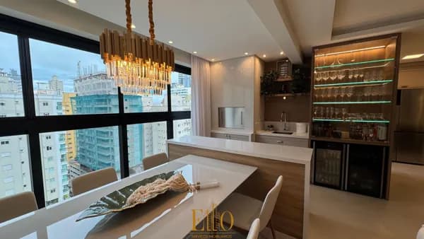 Apartamento Alto Padrão com 3 suítes, mobiliado e decorado luxuosamente 3 vagas de garagem