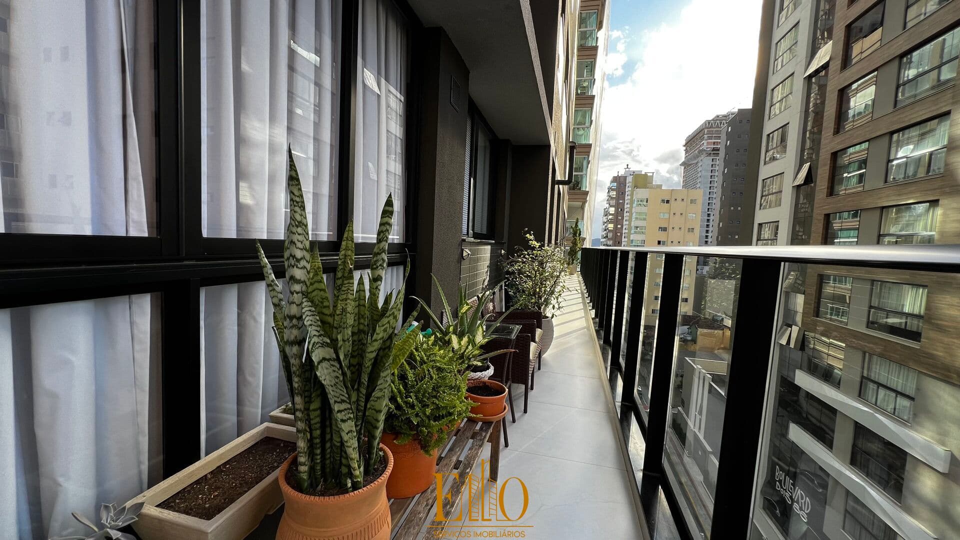 Apartamento gardem Edifício Copenhagem, Mobiliado! 3 suítes, 2 vagas. Meia Praia em Itapema.