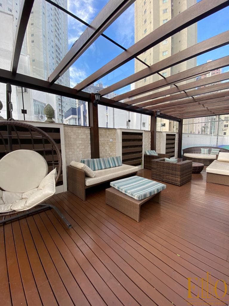 Apartamento à venda no bairro Meia Praia em Itapema/SC