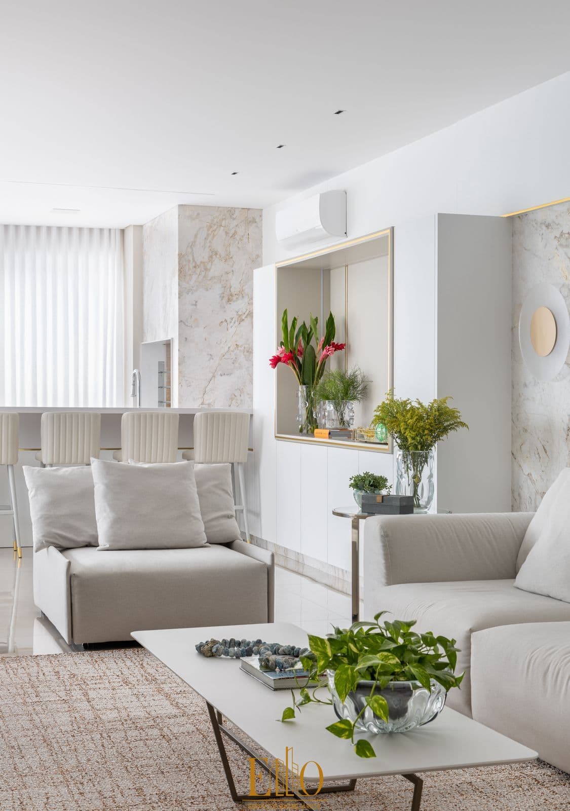 Apartamento de Altissímo Padrão, 04 Suítes + 03 Vagas. 197 metro. Vista MAR! Meia Praia em itapema - SC