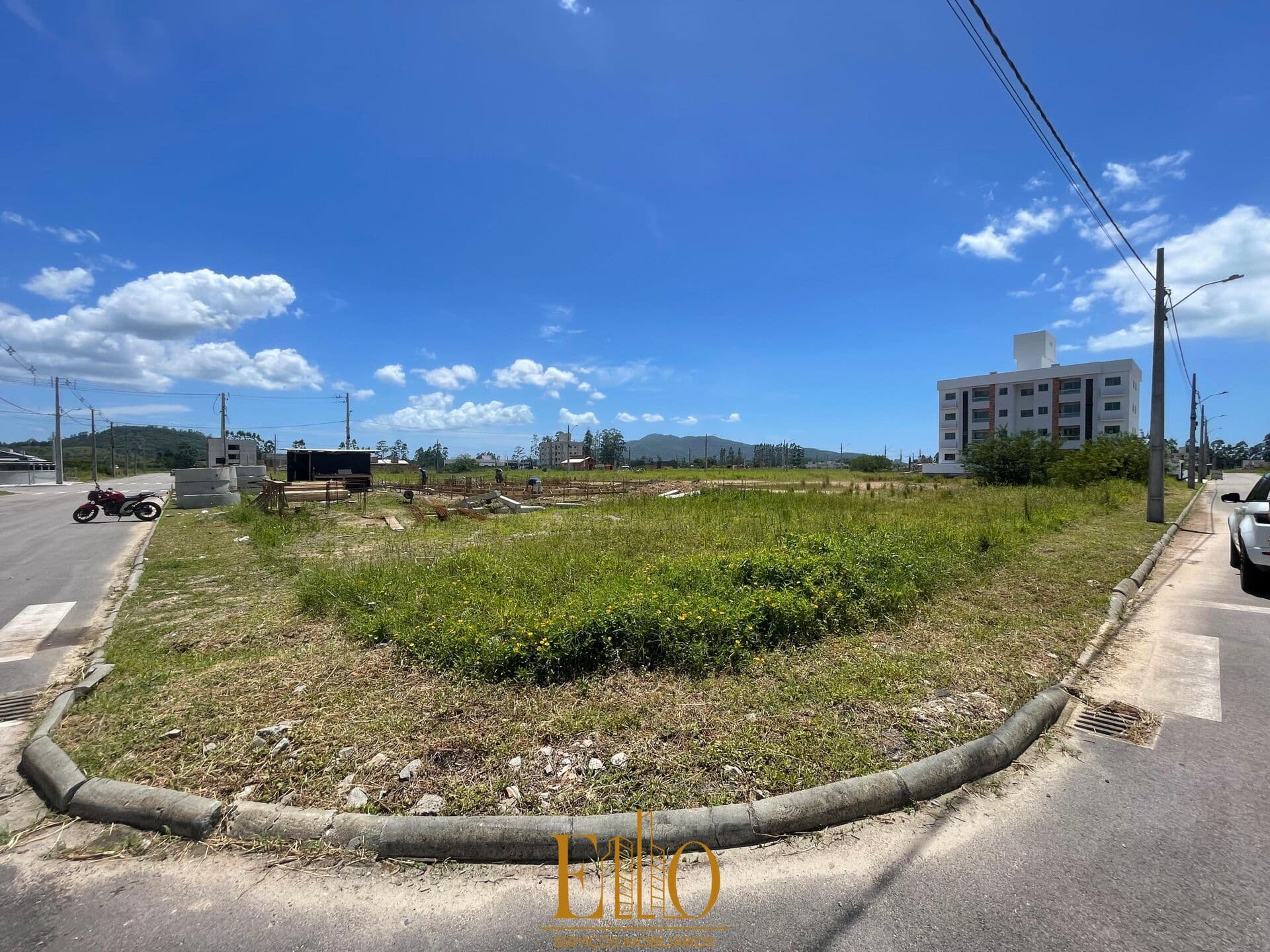 Excelente Terreno de esquina, com 451.32m² - Bairro Areias em Tijucas/SC.