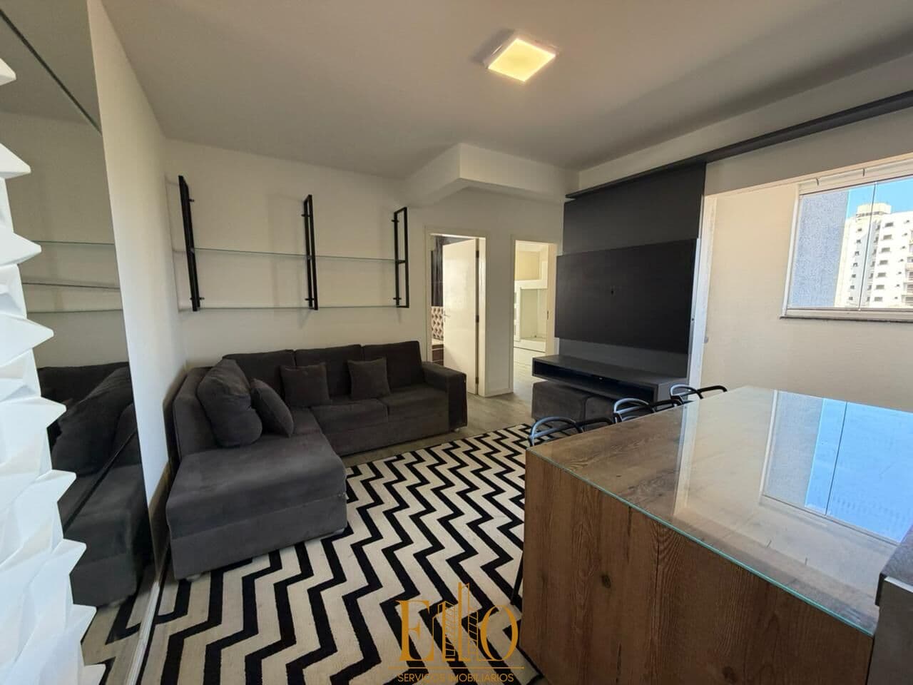 Apartamento com 02 dormitórios e 1 vaga de garagem.Porto Belo mobiliado. Pronto pra morar!