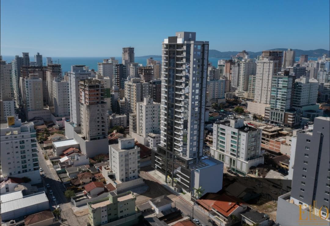 Apartamento Summer Place, 03 Suítes e 03 vagas. Meia Praia em Itapema /SC