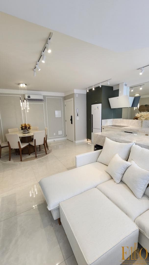 Apartamento Edifício Las Vegas, Balneário Camboriú, AV. Central , 02 dormitórios sendo 01 suíte.