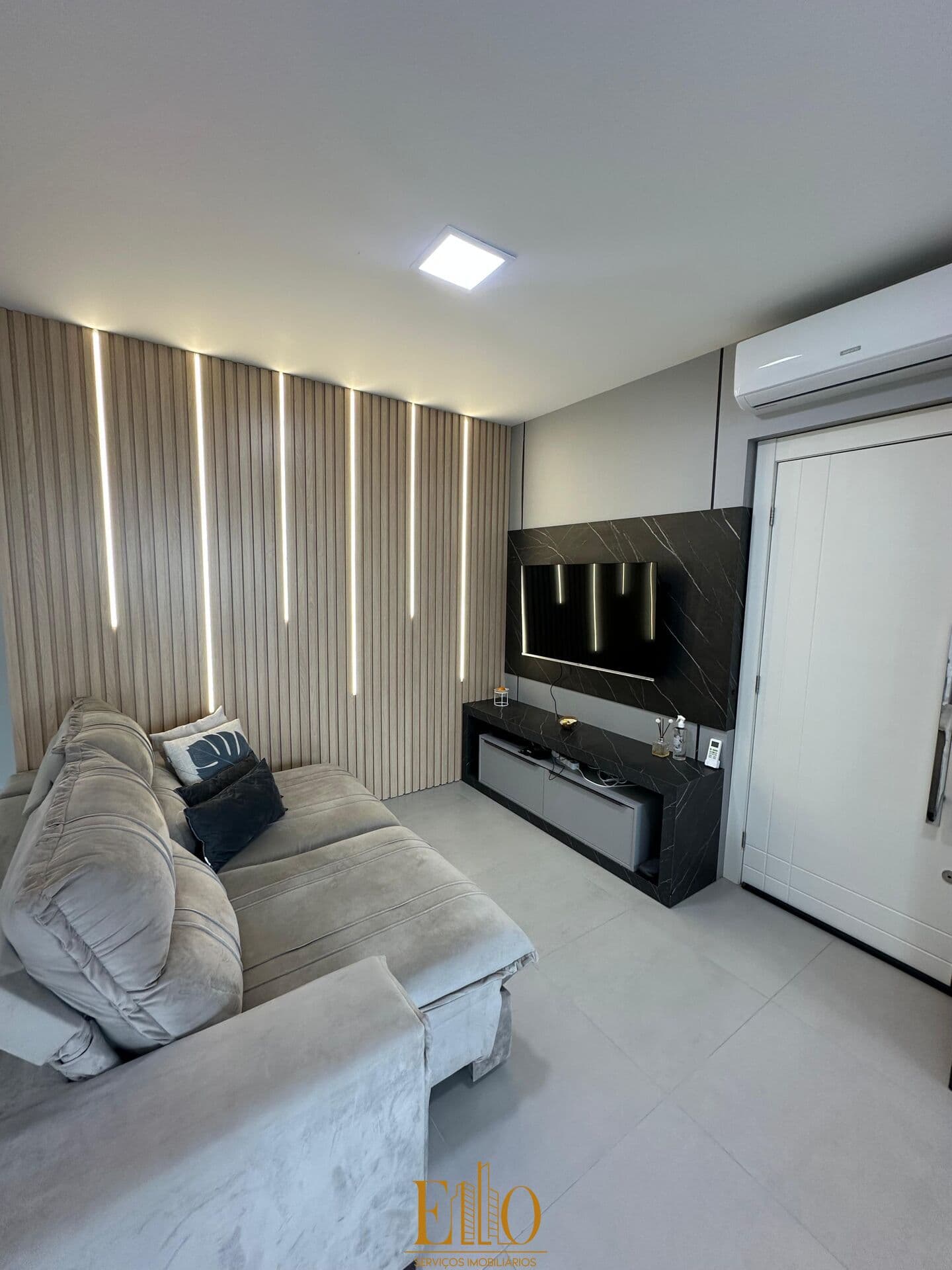 Ed. Residencial Cadiz, 02 suítes, 01 vaga, 160M do mar - Perequê Porto Belo/SC.