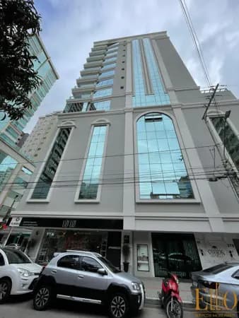 Apartamento à venda no bairro Meia Praia em Itapema/SC