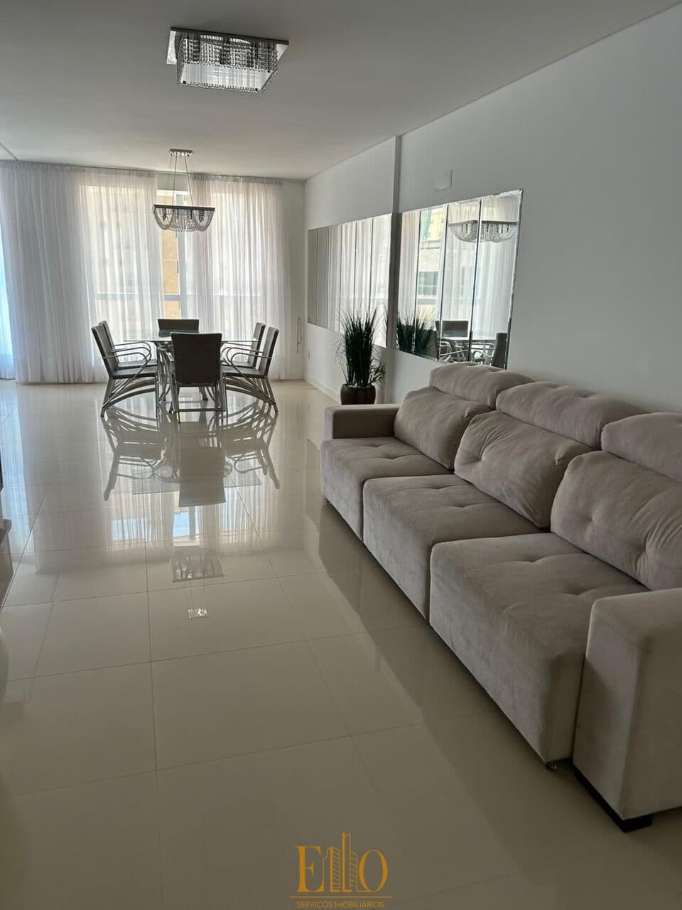 Apartamento no Edifício Kalin, no coração da meia praia - 03 suítes e 03 vagas. Mobiliado pronto pra morar.