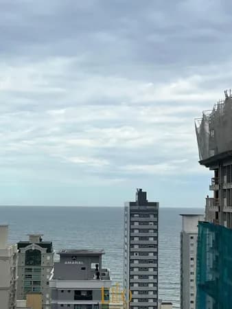 Apartamento Alto Padrão no Edifício Times Square, 4 suítes e 3 vagas. Vista mar Itapema / SC