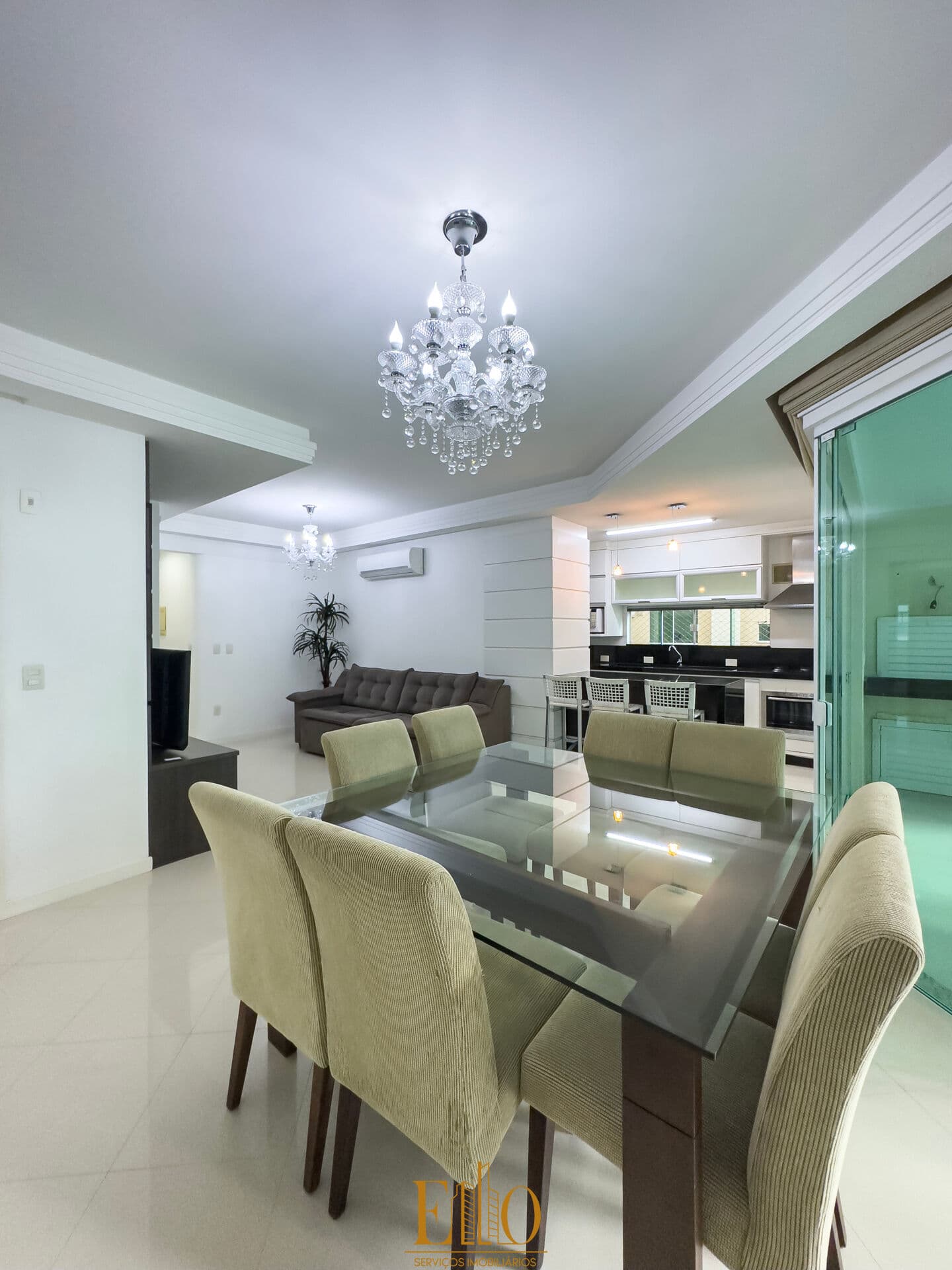 Apartamento mobiliado À Venda, Excelente localização na Meia Praia em Itapema / 3 Suítes + 02 Vagas