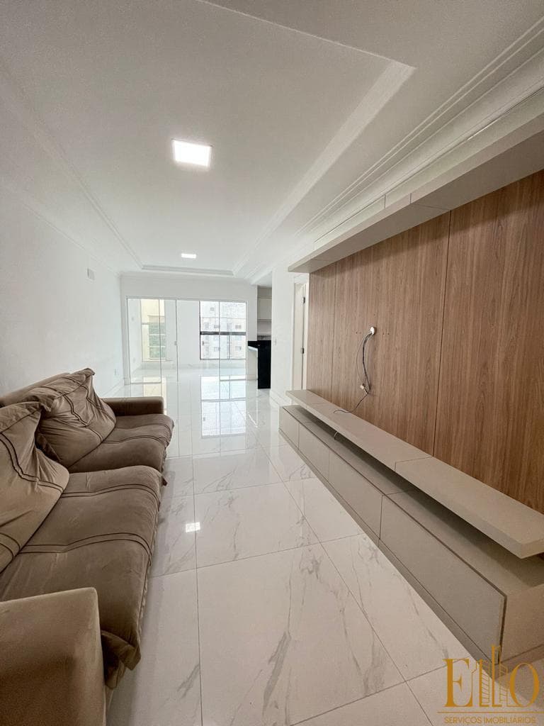 Apartamento Semi-mobiliado no Ed. Key West , 03 Suítes + 02 Vagas na Nereu Ramos. 200 metros MAR! Lazer completo