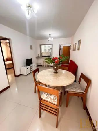 Apartamento Quadra Mar! São 02 Dormitórios e 01 Vaga privativa, Centro - Itapema. SC
