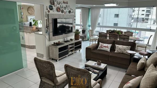 Apartamento à venda, 03 Dormitórios, sendo 2 suítes + 02 vagas. Meia Praia em itapema/SC