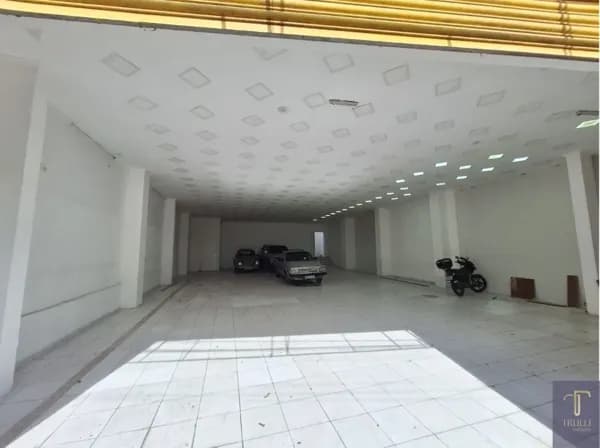 Salão Comercial com Edícula aos Fundos à Locação no Centro de São José dos Campos/ SP!