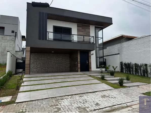Sobrado à Venda no condomínio Res. Mantiqueira em São José dos Campos/ SP!