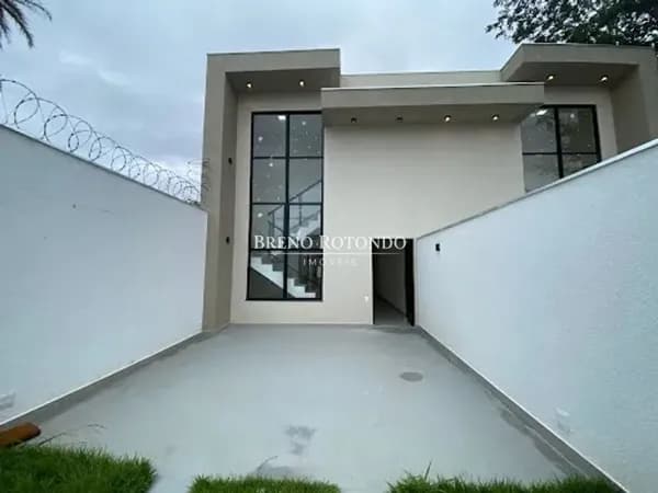 Casa á venda no bairro Tiradentes