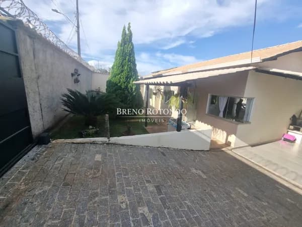 Casa 03 quartos á venda no bairro Pousada Del Rey