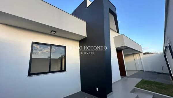 Casa de 03 quartos á venda no bairro Tiradentes em Betim