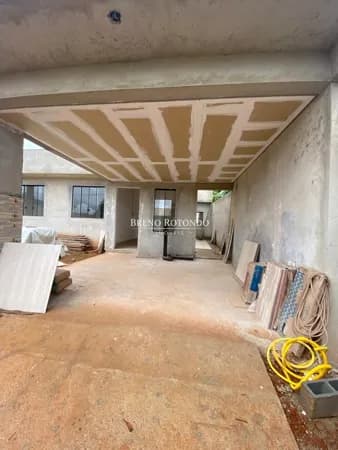 Casa 03 quartos á venda no bairro Pousada Del Rey