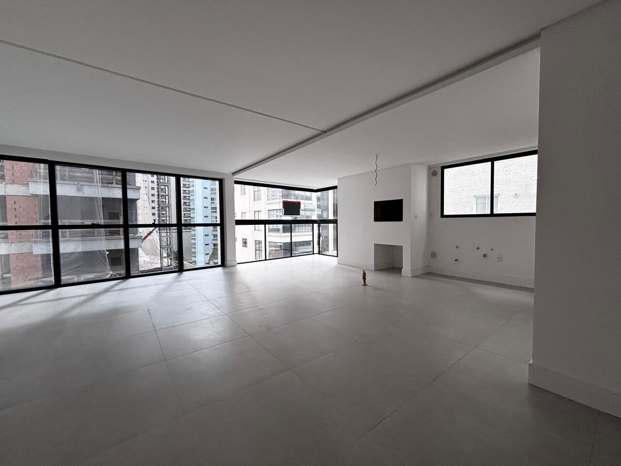 Apartamento quadra do mar,completo lazer,em Meia Praia.