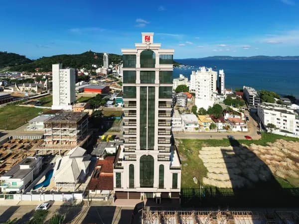 Empreendimento localizado no centro de Itapema,ótima área de lazer.