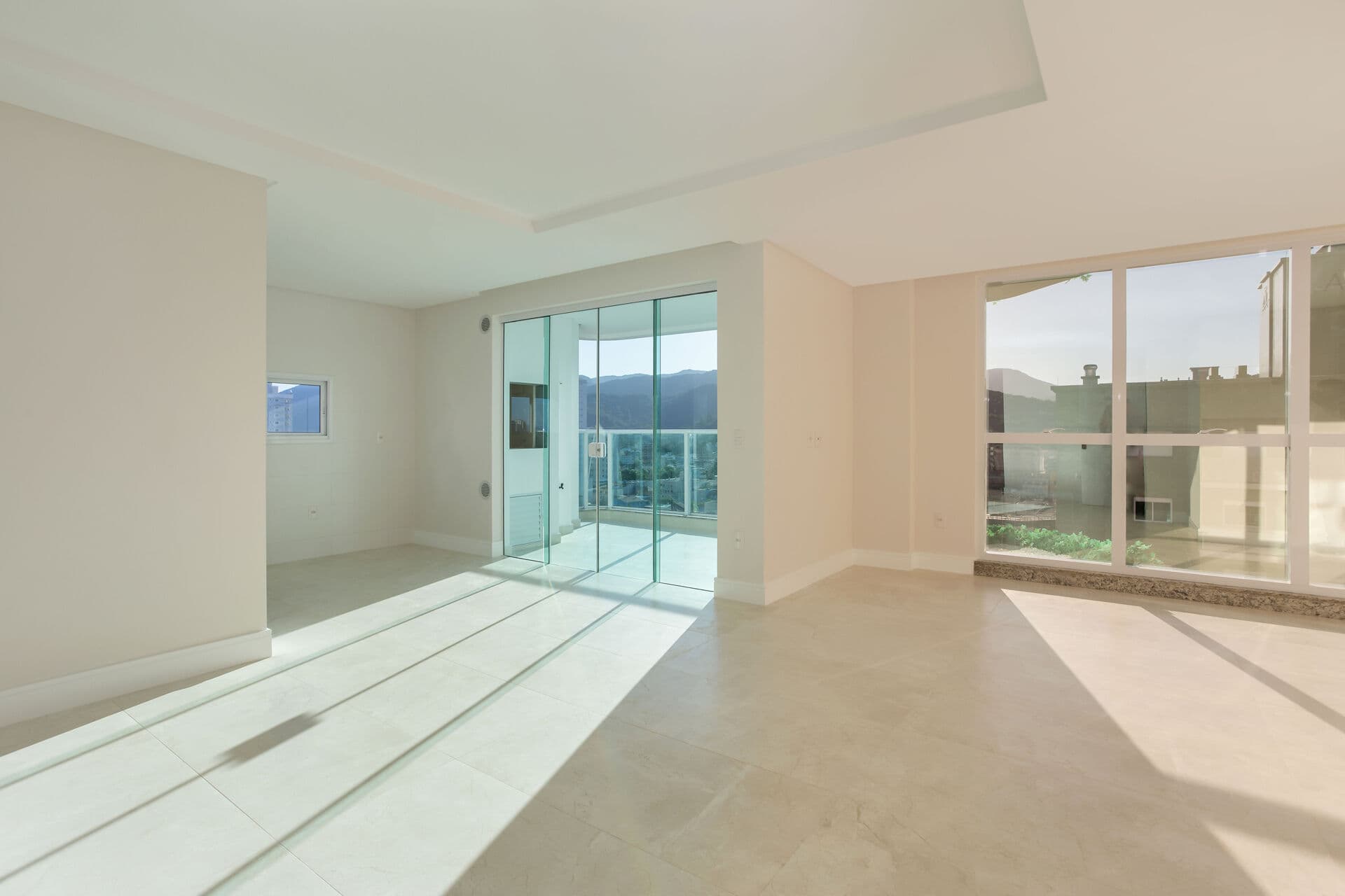 Apartamento pronto para morar,em Meia Praia.