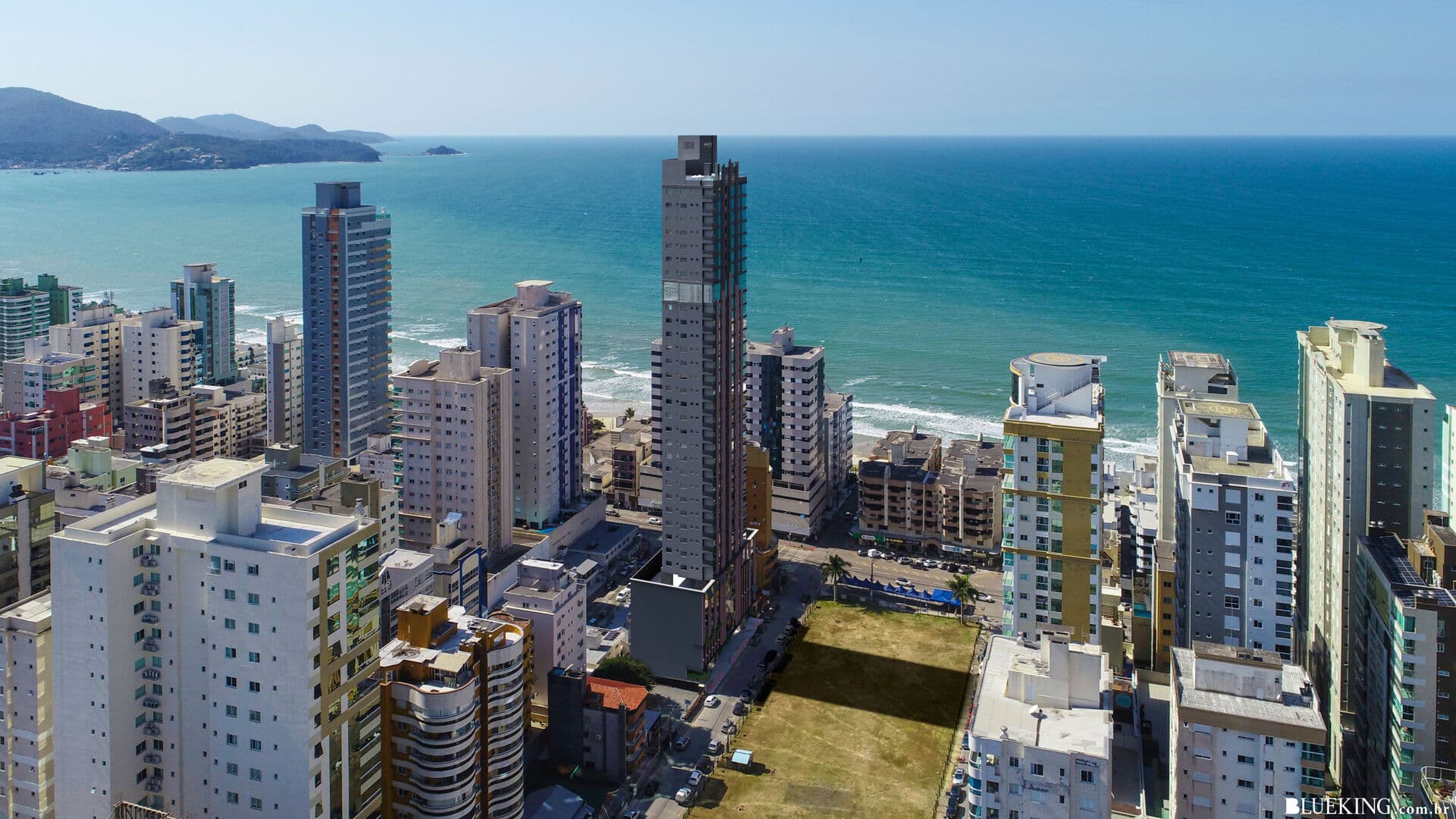 Empreendimento em Meia Praia,pertinho do mar,ótimo lazer.