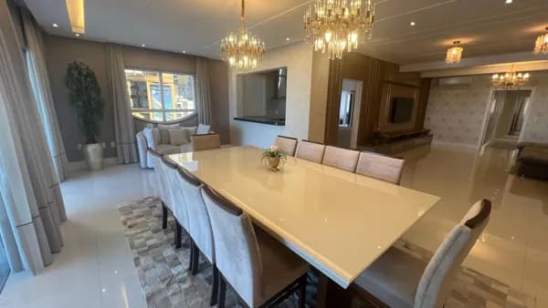Ótimo apartamento,mobiliado,com área de lazer,em Meia Praia.