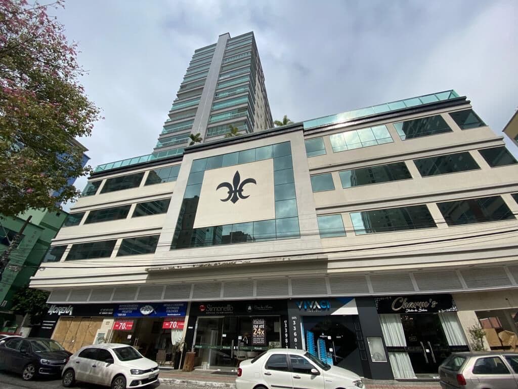 Apartamento mobiliado,pronto para morar,em Meia Praia.