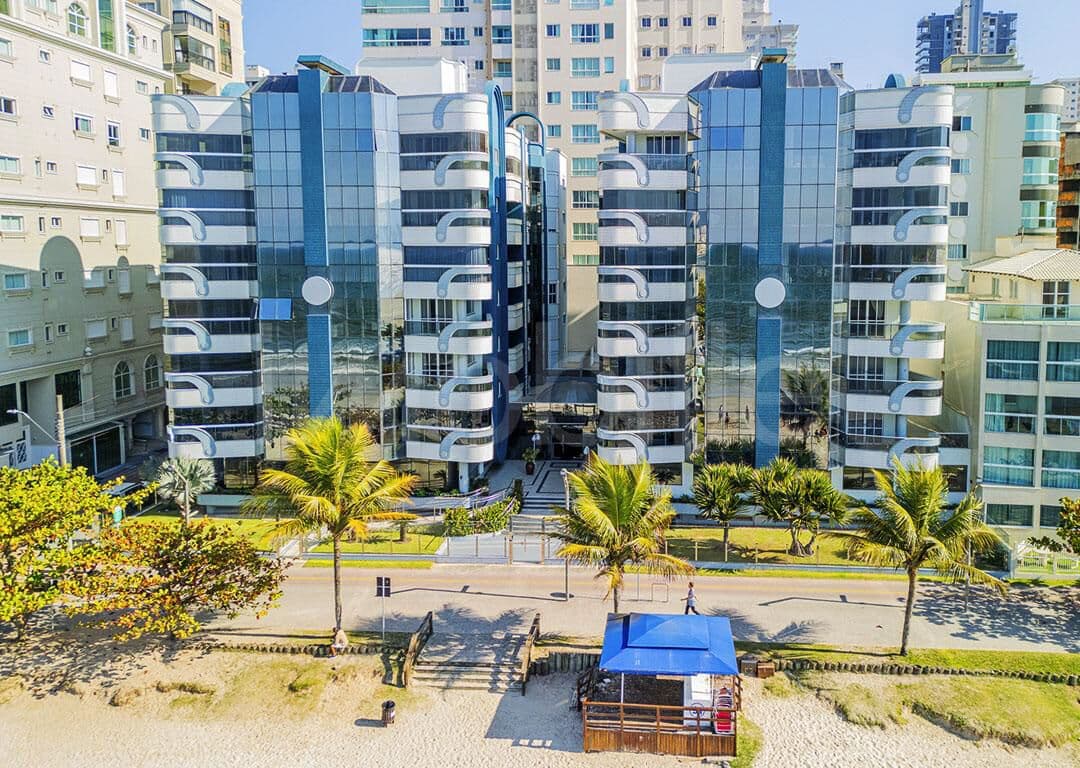 Apartamento frente mar,mobiliado,em Meia Praia.
