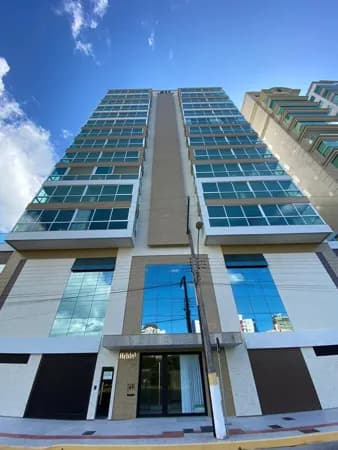 Apartamento quadra do mar,em Meia Praia.