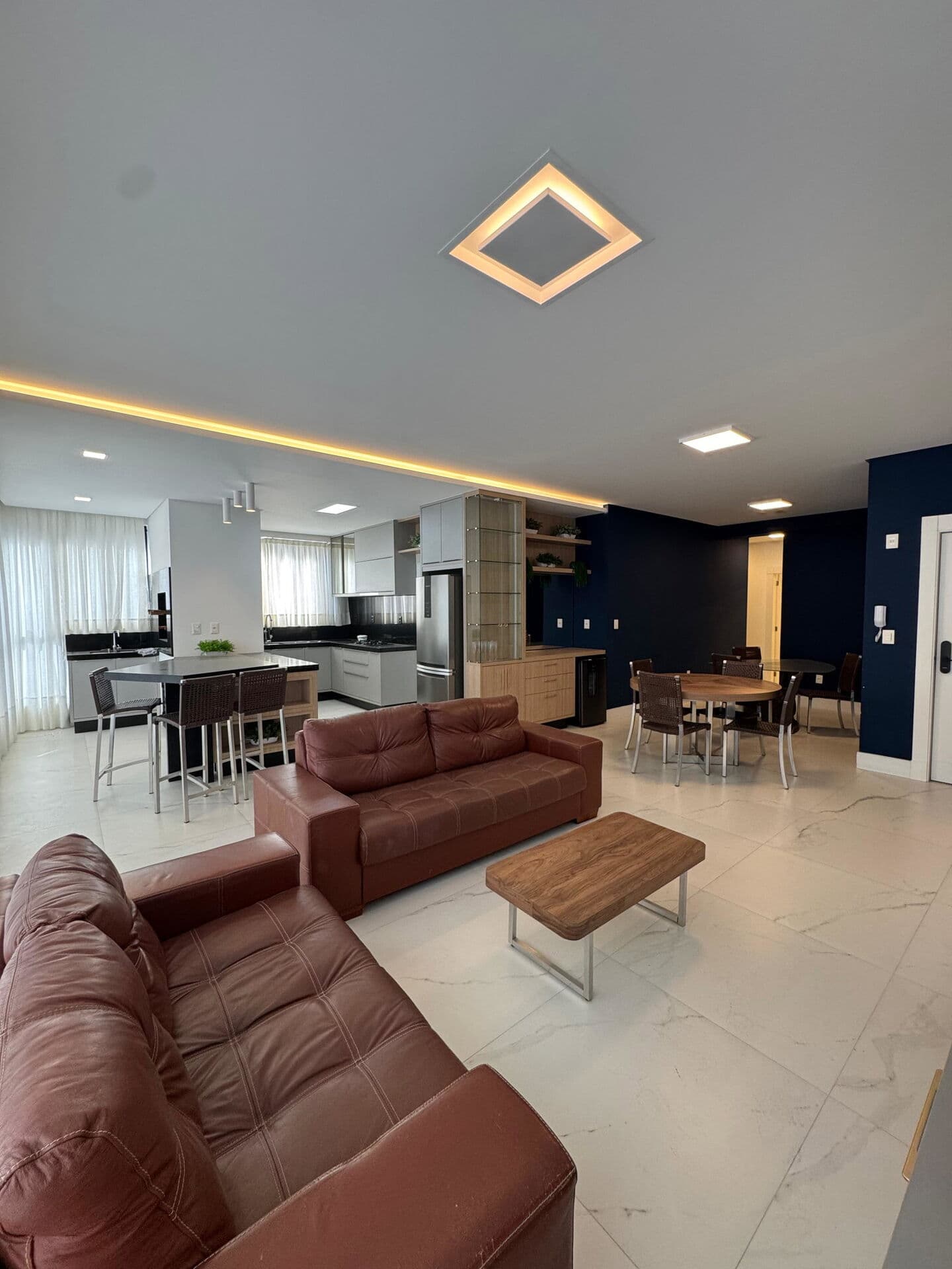 Ótimo apartamento, mobiliado e equipado,em Meia Praia.