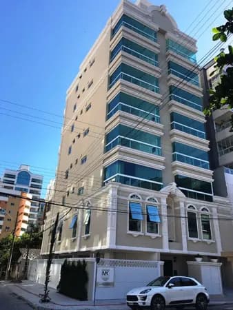 Apartamento mobiliado,pronto para morar,em Meia Praia.